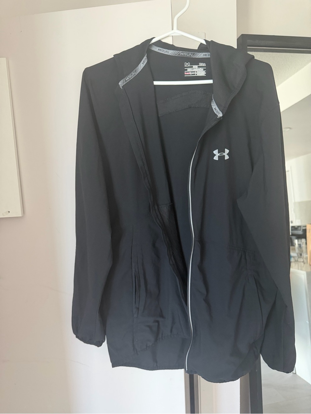 Under Armour Men's Black Hooded Lightweight Running Jacket